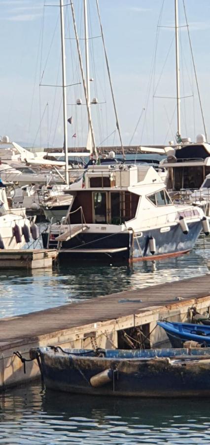 Salerno Yacht Hotell Exteriör bild