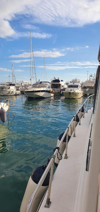 Salerno Yacht Hotell Exteriör bild